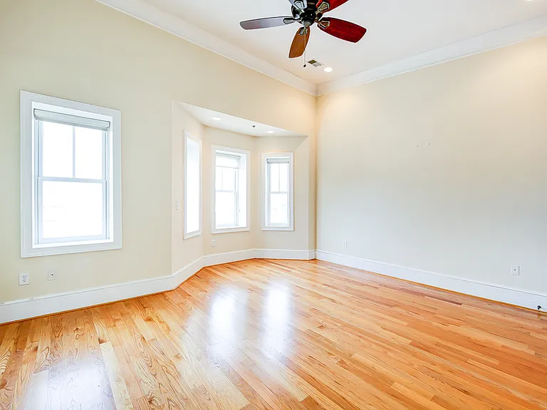 629 4th St NE #3 — Photo 20