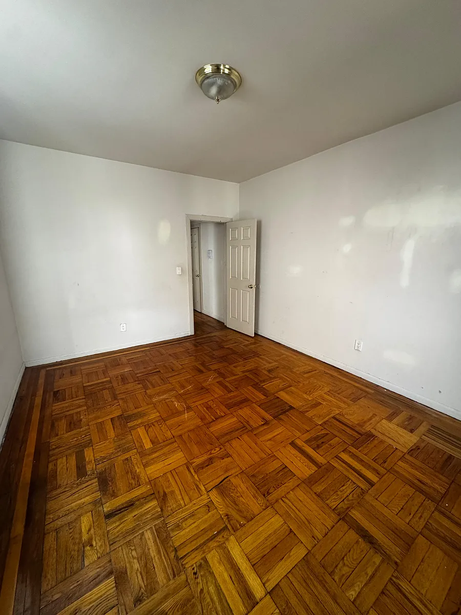 Building Photo - 2851 Valentine Ave #B5