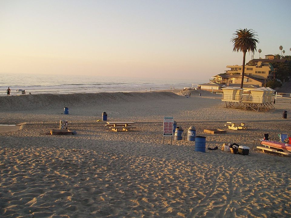Just a very short stroll to Moonlight Beach