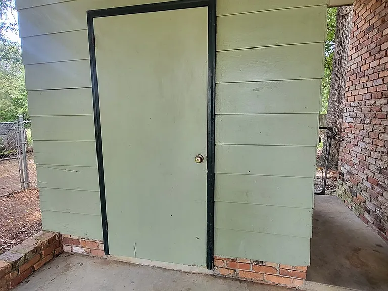 1203 Edgewood Dr — Photo 17
