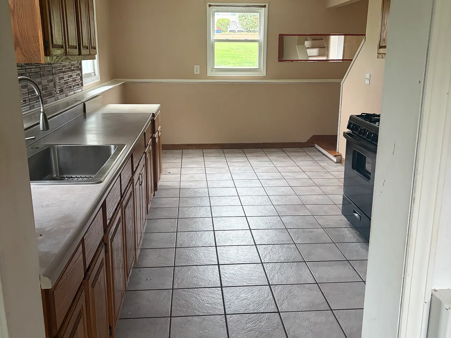 3 bed, 1.5 bath, 1368 sqft, $2,200 — Photo 2