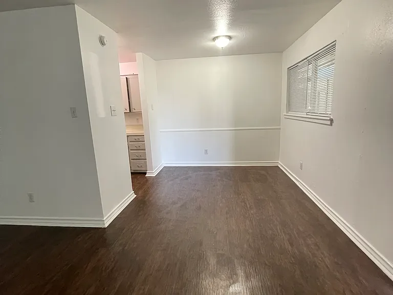 2521 N Travis St #4A — Photo 2