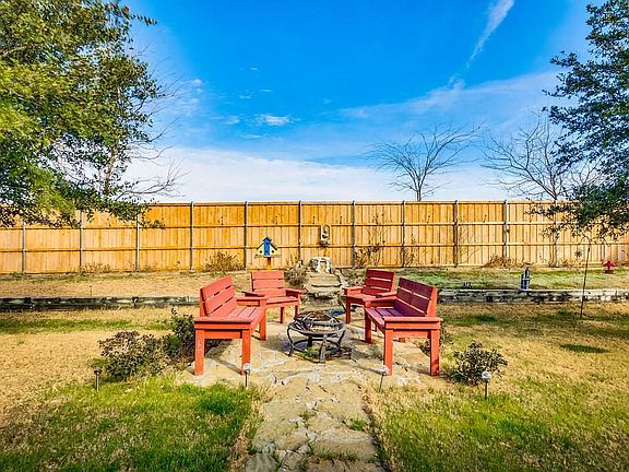 2nd image of 2633 Valencia Ln