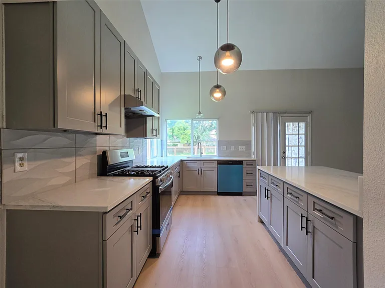 3434 Streamside Ln — Photo 11