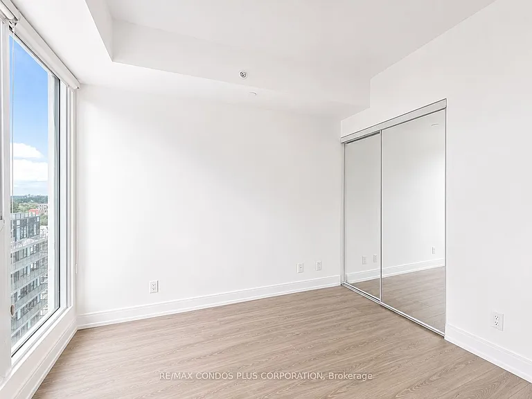 181 Dundas St E #2215 — Photo 13