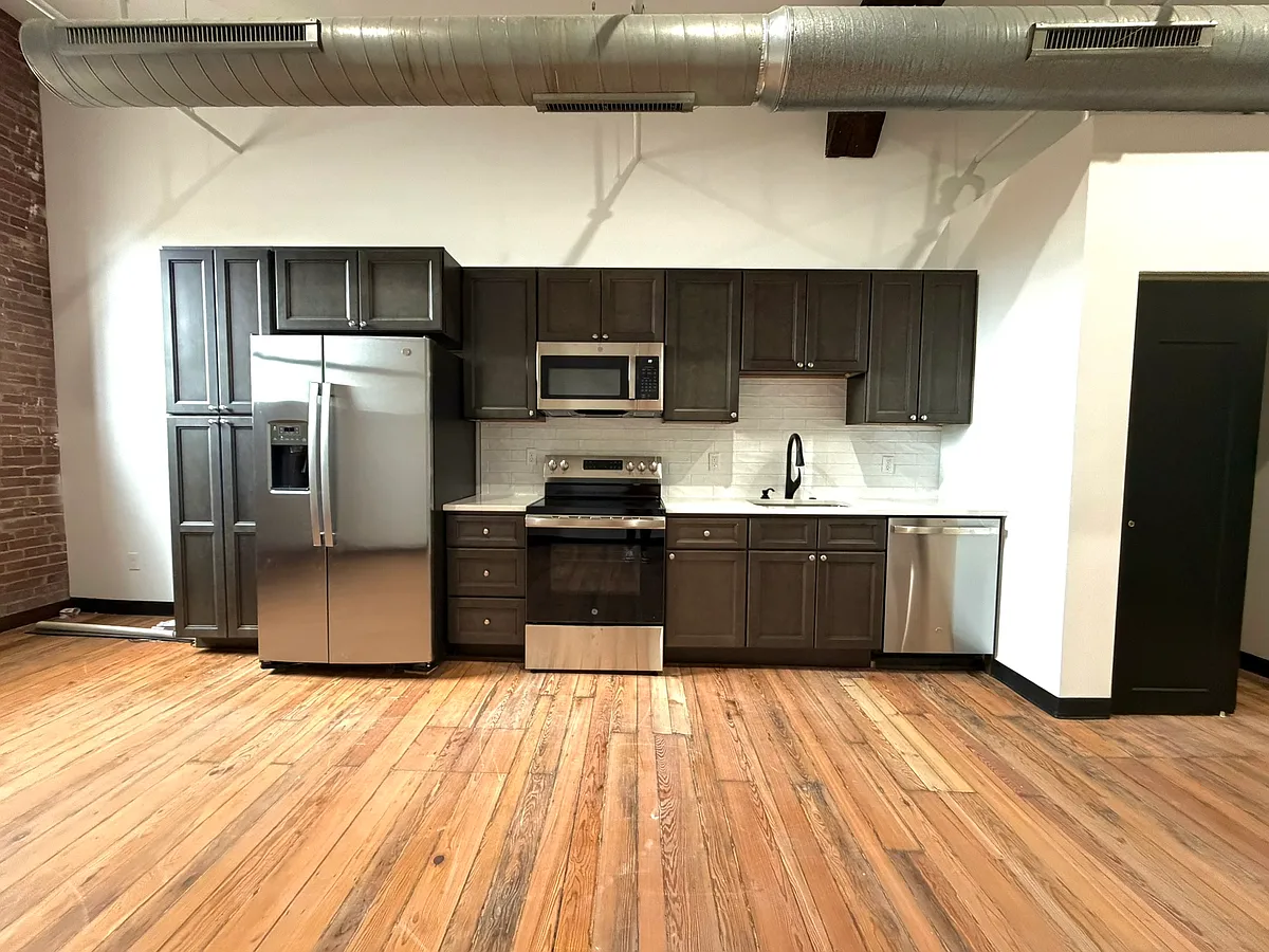 Building Photo - 2017 Chouteau Ave #203