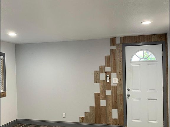5th image of 24494 Lowe St