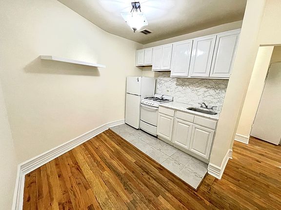 2nd image of 107 W 68th St APT 3C