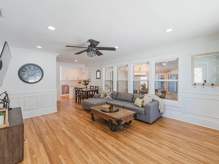 246 N Stevens St — Photo 13
