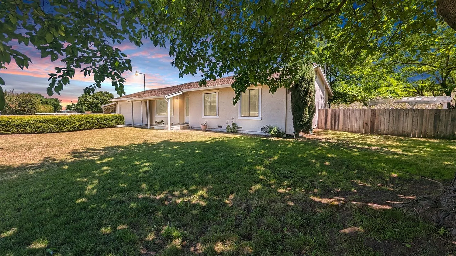 734 E Frisbee Ln photo 1