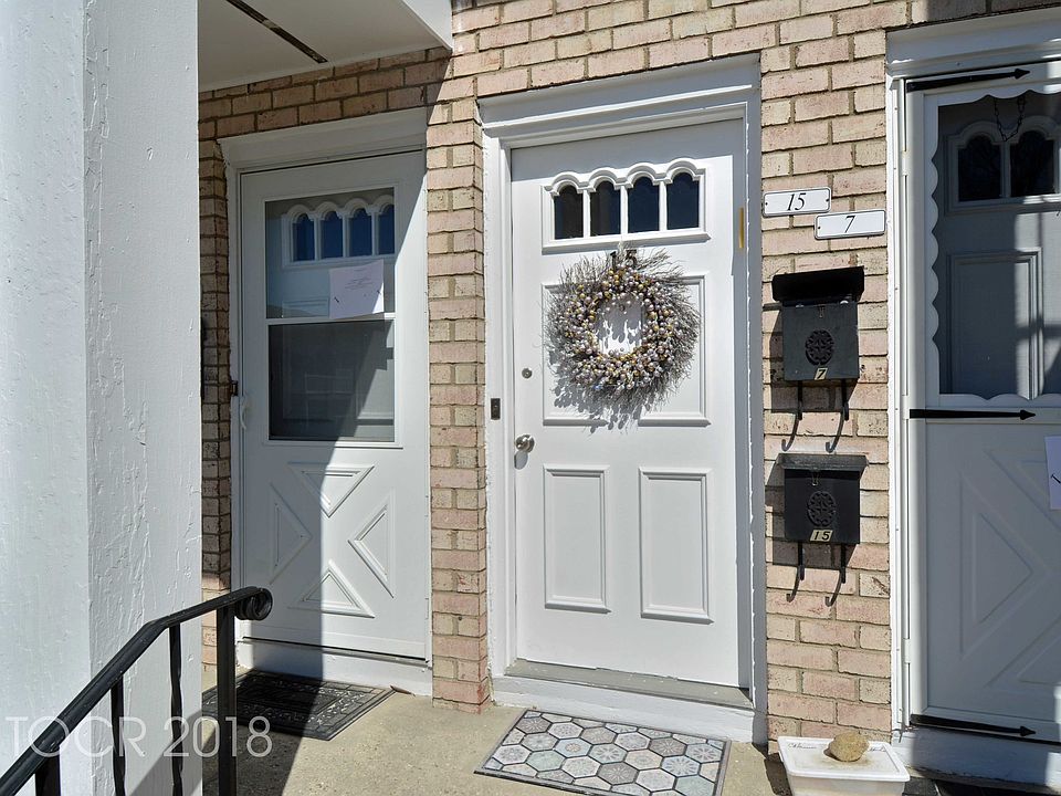 1st image of 15 Doxbury Ln