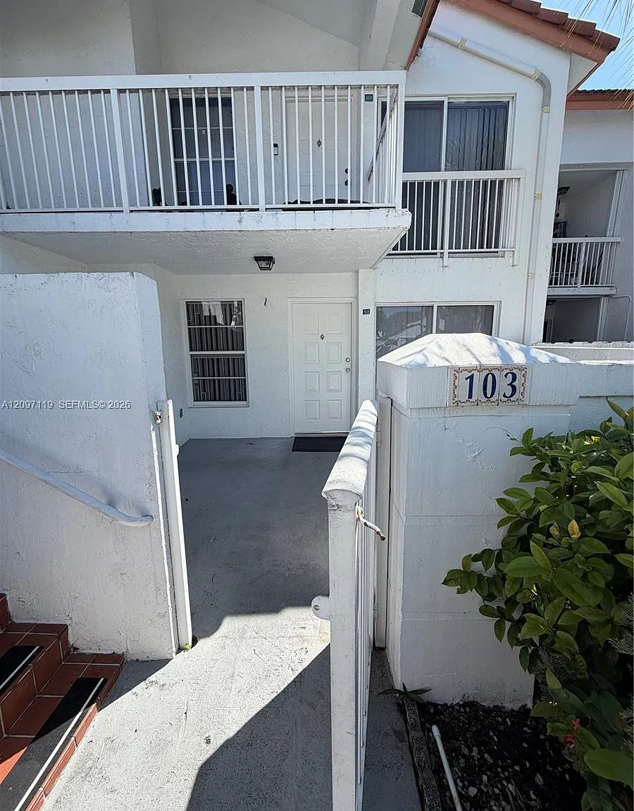 Point Lake Condo Vii — Photo 2