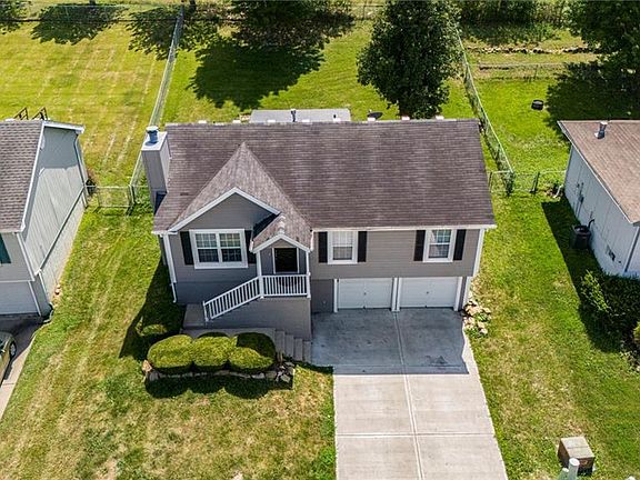 2nd image of 1853 Gates Dr W