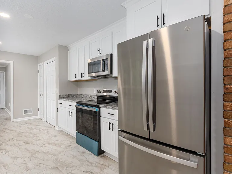 400 Derby Ln #2 — Photo 12