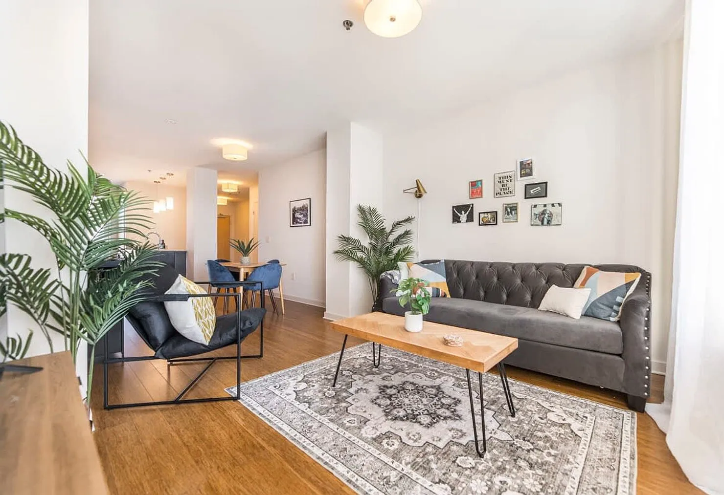 2 bed, 2.0 bath, 1140 sqft, $2,101 — Photo 2