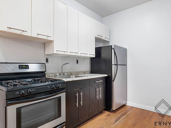 2nd image of 913 Saint Johns Pl APT 2C