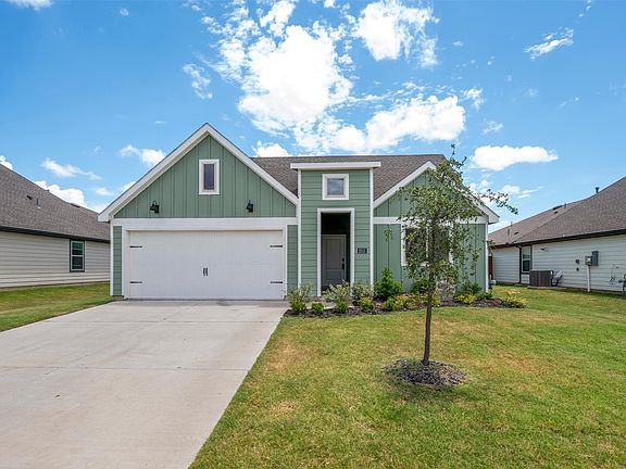 2nd image of 2315 Hydrangea Dr