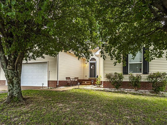3rd image of 903 Highland Dr