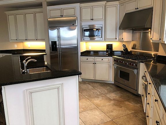 Large Eat In Kitchen