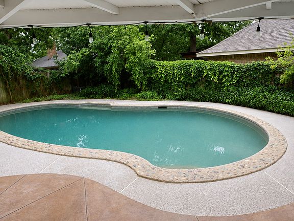 2nd image of 3302 Westgrove Dr