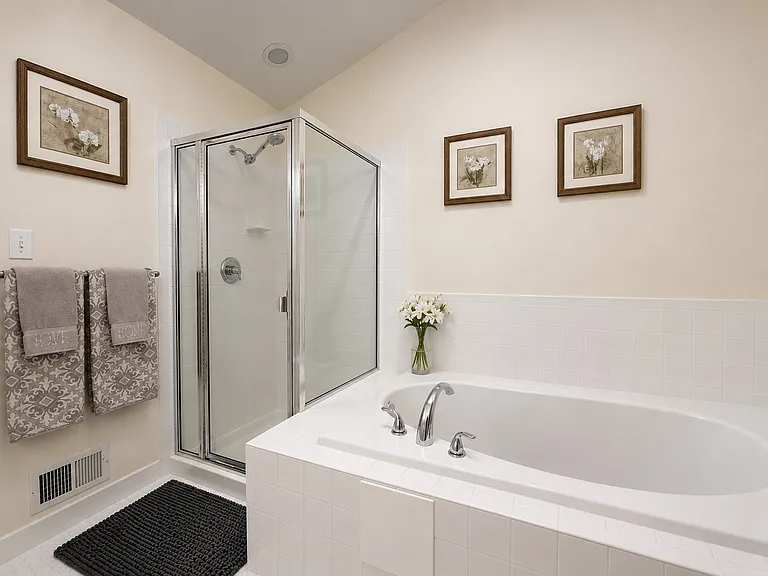 353 Cynthia Ln — Photo 12