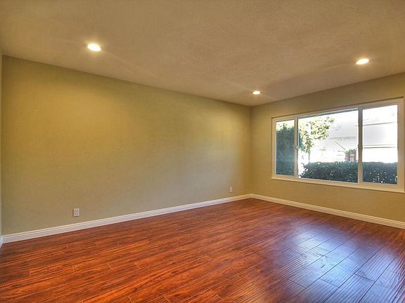 3rd image of 3021 Millbrook Dr