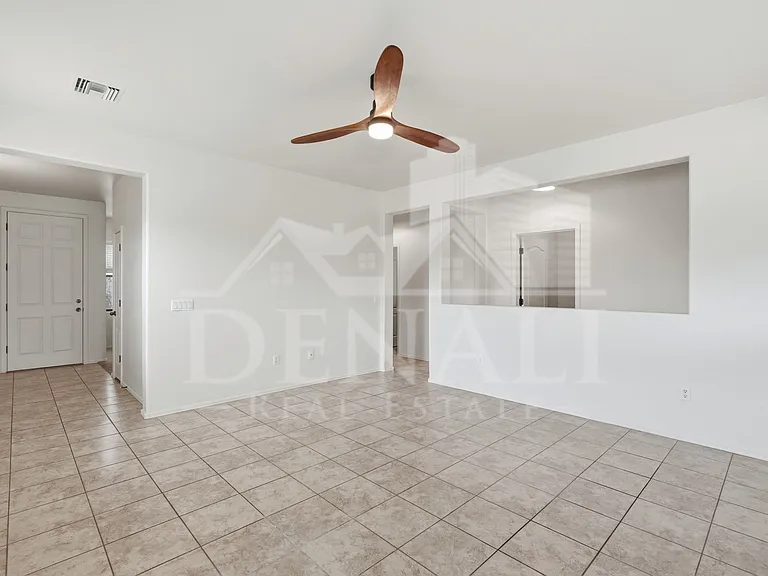 584 N Highlands Grove Ln — Photo 3