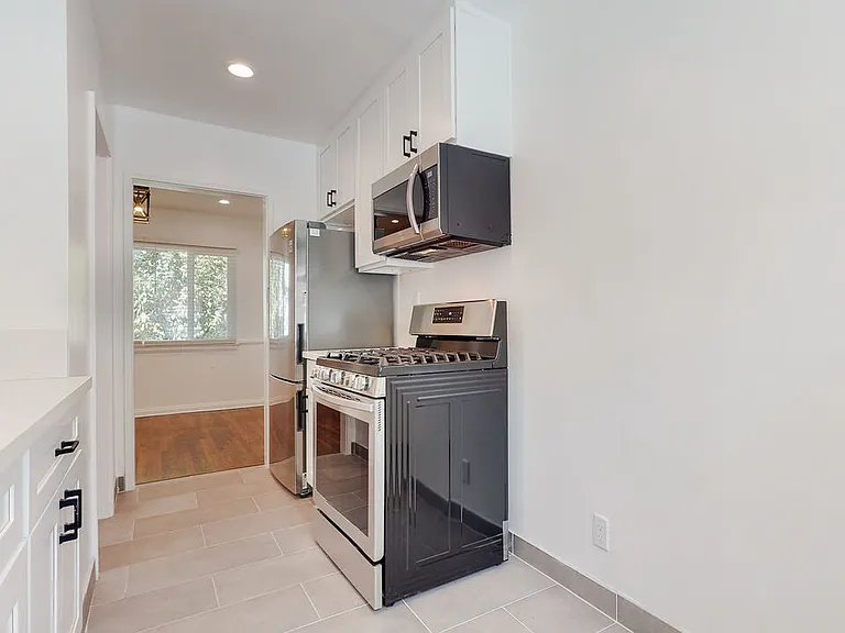 3368 Rowena Ave — Photo 12
