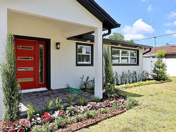 3rd image of 984 Las Flores Way