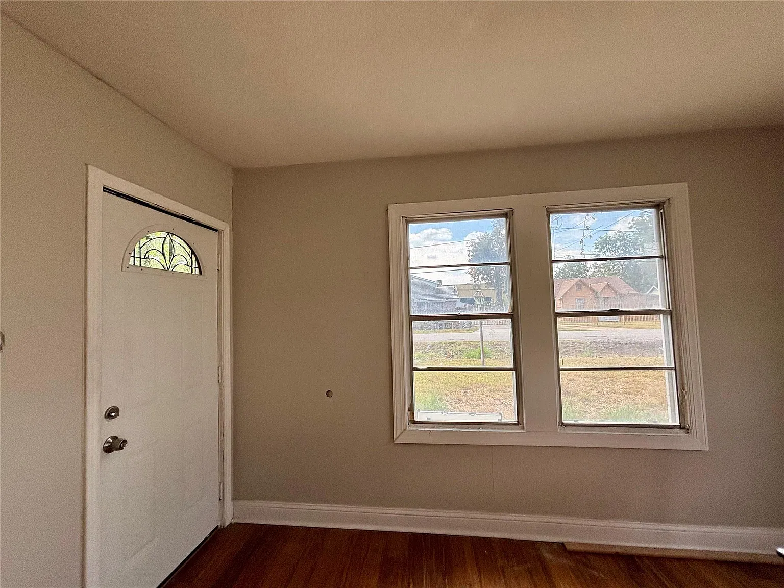 2 bed, 1.0 bath, 950 sqft, $1,450 — Photo 2