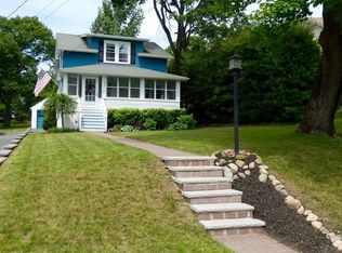 59 Hill St, Midland Park, NJ 07432