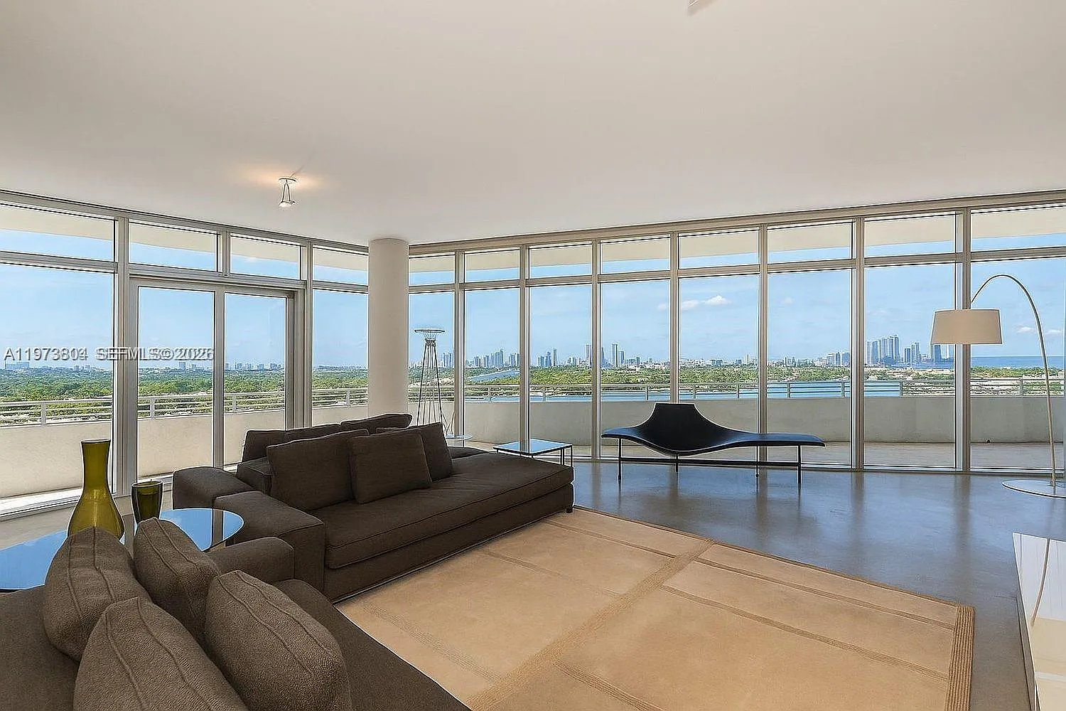 Gorlin At Aqua Condo — Photo 1