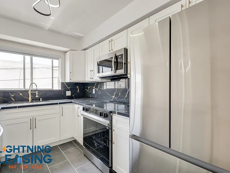 1035 N Hayworth Ave #110 — Photo 15