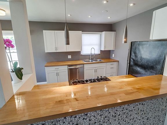 2nd image of 4150-54 Lamont St #1875