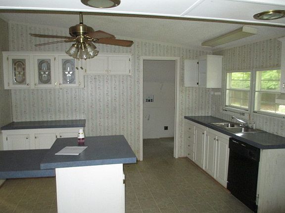4th image of 5041 Park Creek Dr