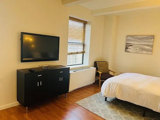 Rented by Manhattan Management Group | media 23