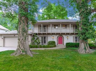 8873 Rosewood Dr, Prairie Village, KS 66207