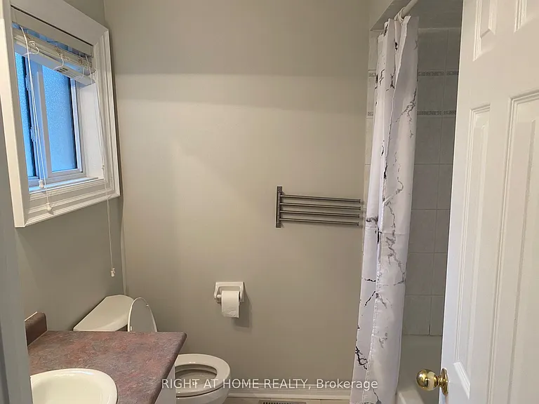 2351 Newcastle Cres — Photo 19