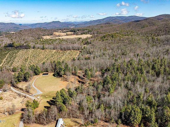 5th image of 828 Red Brush Rd