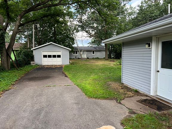 house, garage and guest house that's available for rent for an extra fee