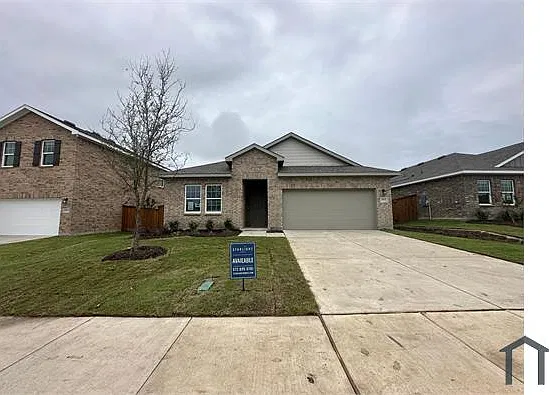5 bed, 2223 sqft, $4,000 — Photo 2