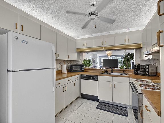 5th image of 10806 W Clairmont Circle #108