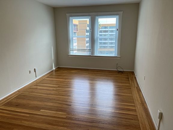 2nd image of 1040 Steiner St #11