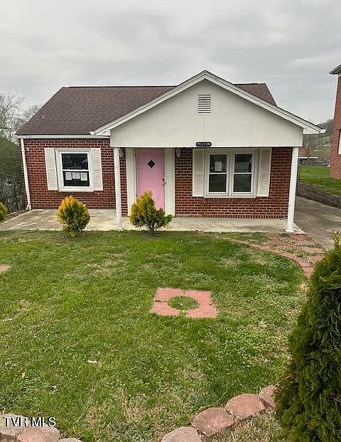1st image of 1936 Darnell Dr
