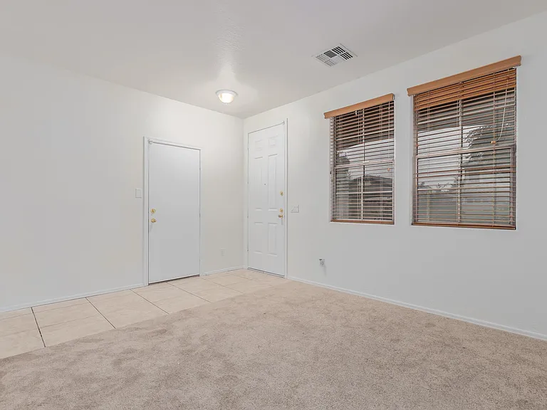 3209 W Saint Catherine Ave — Photo 24