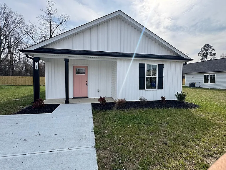 512 Crump St — Photo 1