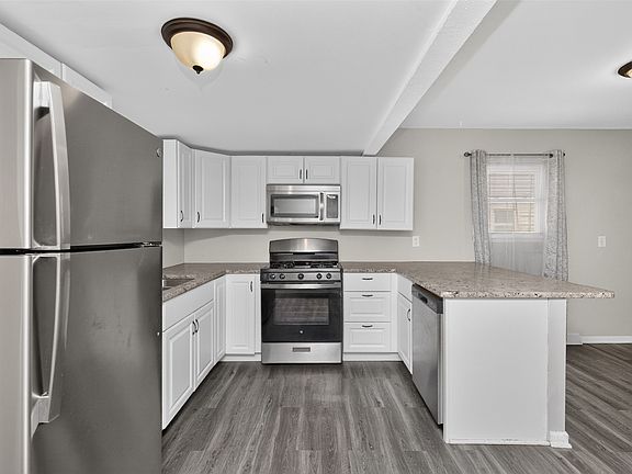 4th image of 807 W 3rd Ave