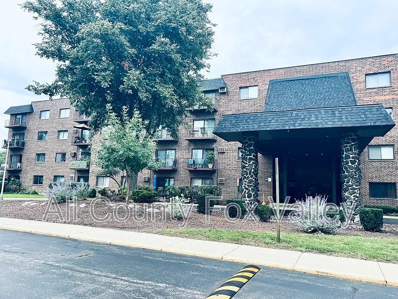 1 bed, 1.0 bath, 900 sqft, $1,800 — Photo 2