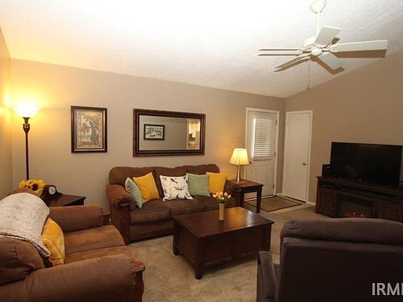 2nd image of 2109 W Surrey Dr