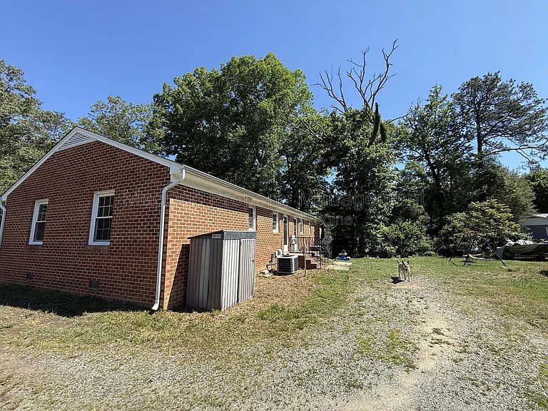 216 W Broaddus Ave — Photo 18